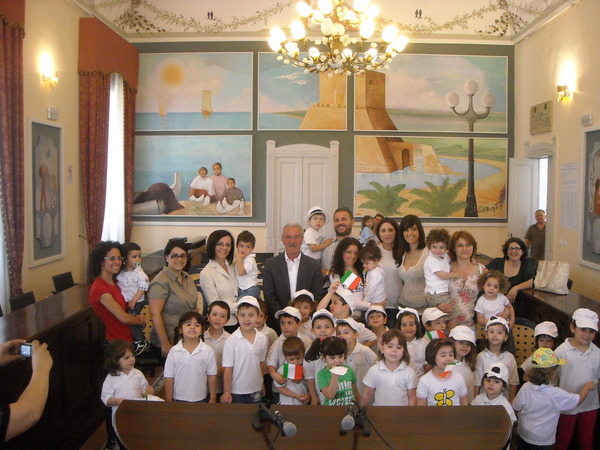 POZZALLO, VISITA DI BENVENUTO DEI BAMBINI DI BABYLAND AL SINDACO