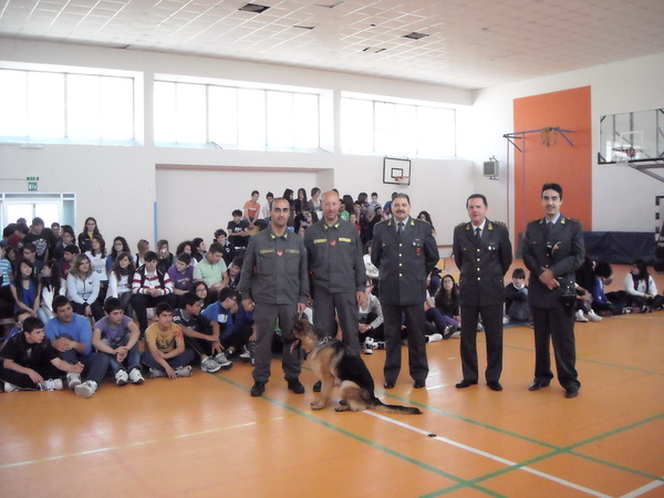 GUARDIA DI FINANZA: NELLE SCUOLE PER EVIDENZIARE I PERICOLI DELLA DROGA