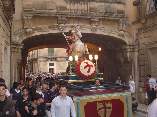 VENERDÌ LA PRIMA PROCESSIONE DEL SIMULACRO DI S. GIORGIO