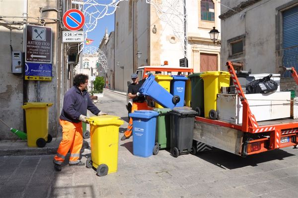 AVVIATI INTERVENTI DI PULIZIA, ANCHE RAGUSA IBLA E’ STATA TIRATA A LUCIDO
