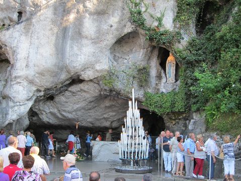 TRE VOLI CHARTER DA CATANIA A LOURDES