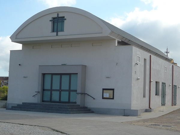 DUE CHIESE VICINE MA LONTANE. I MORMONI SUPERANO IN VELOCITA’ I CATTOLICI