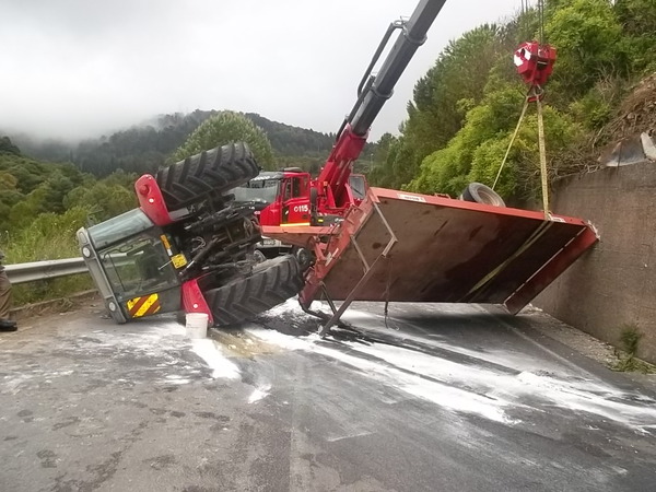 CHIARAMONTE, SI E’ RIBALTATO UN TRATTORE