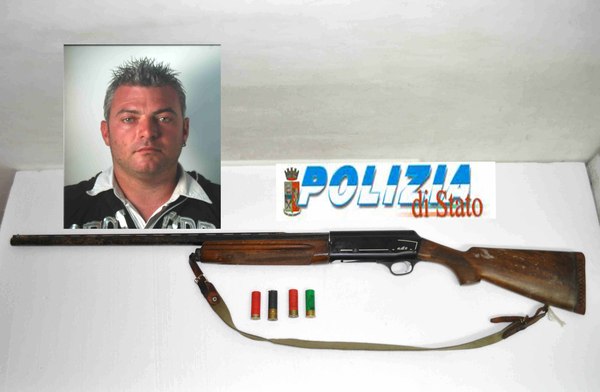 DETENEVA UN FUCILE SEMIAUTOMATICO CON MATRICOLA ABRASA