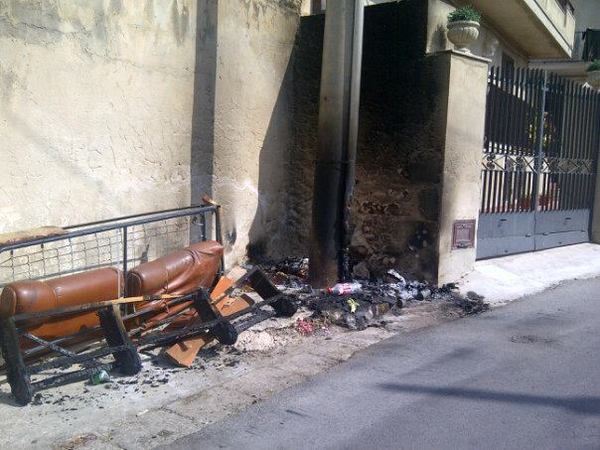 S.CROCE, ROGO DI UNA DISCARICA A CIELO APERTO