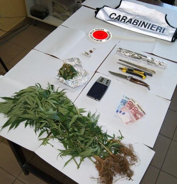 VITTORIA, UN PICCOLO EMPORIO DELLA DROGA: ARRESTATO PREGIUDICATO