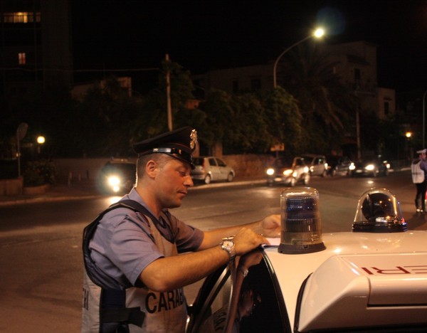 PALERMO: CONTROLLI DEI CARABINIERI NEI LOCALI DELLA MOVIDA