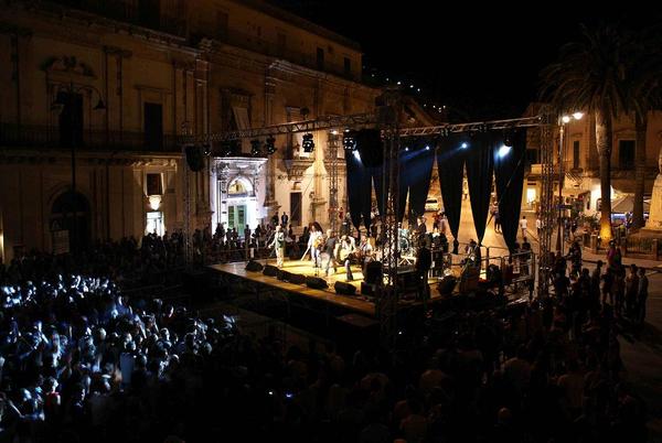 CULTURA: NEL SEGNO DELLE CONTAMINAZIONI LA GRANDE CHIUSURA DEL FESTIVAL