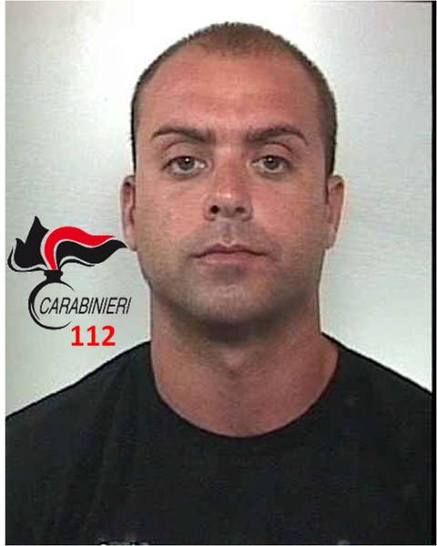CANE ANTIDROGA DEI CARABINIERI SCOPRE STUPEFACENTE NEL CONDOTTO DI CAMINO