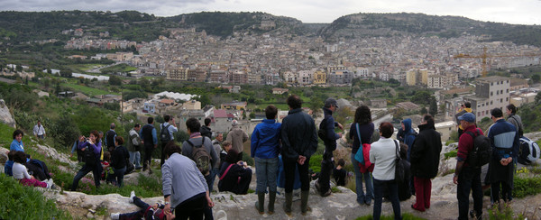 PULIZIA E MANUTENZIONE DELLA SCALA DEL PADRE ETERNO DI SCICLI, L’INIZIATIVA DELL’ASSOCIAZIONE ESPLORAMBIENTE