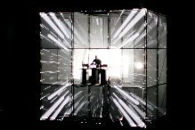 ARRIVA ETIENNE DE CRECY E LA SUA PERFORMANCE “THE CUBE SHOW”