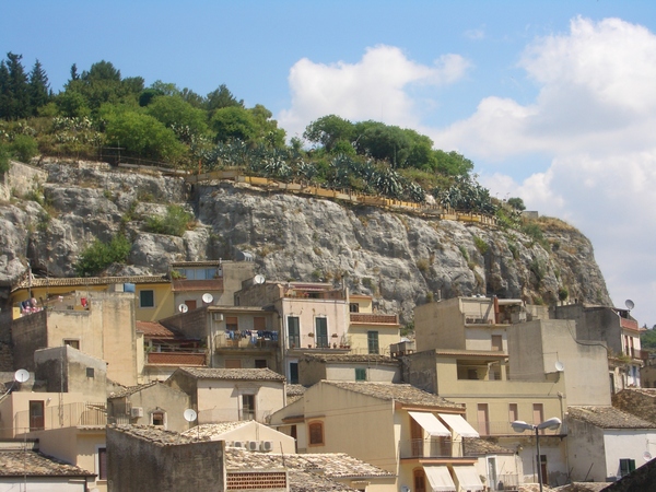 RIQUALIFICAZIONE DEL QUARTIERE “VIGNAZZA” DI MODICA, L’ASSOCIAZIONE TERRITORIO SPIEGA LE RAGIONI DEL NO ED ELABORA PROPOSTE ALTERNATIVE