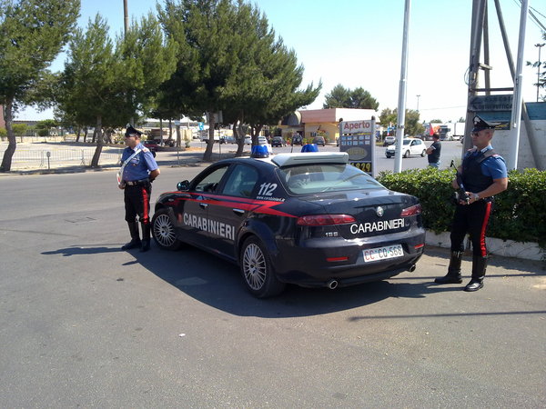 ARRESTATE AD ACATE CINQUE PERSONE PER RISSA AGGRAVATA ED ALTRO