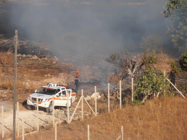 VASTO INCENDIO AI CONFINI DI S.CROCE CAMERINA