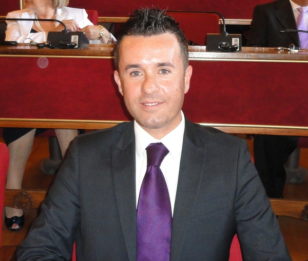 MOVIDA A MARINA DI RAGUSA, LE PROPOSTE DI GIAMPIERO D’ARAGONA PER RISOLVERE L’ETERNA QUESTIONE TRA RESIDENTI E COMMERCIANTI
