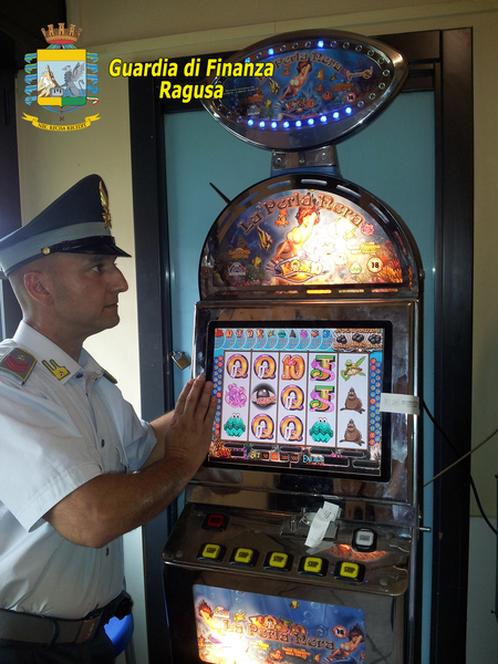 LA GUARDIA DI FINANZA SEQUESTRA  VIDEOPOKER ABUSIVI A VITTORIA