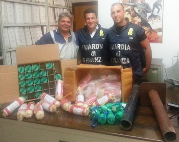 OLTRE CINQUANTA KG DI FUOCHI D’ARTIFICIO SEQUESTRATI DALLA GUARDIA DI FINANZA
