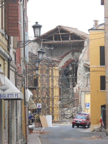 TRE VOLONTARI DELL’AVS DI S. CROCE IN AIUTO DELLA POPOLAZIONE TERREMOTATA DELL’EMILIA