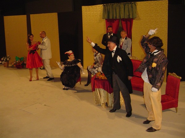 LA COMMEDIA EDUARDIANA CON IL TEATRO DEL PERO E LA MUSICA SOUL CON I DAYDREAM BELIEVER AL POGGIO DEL SOLE