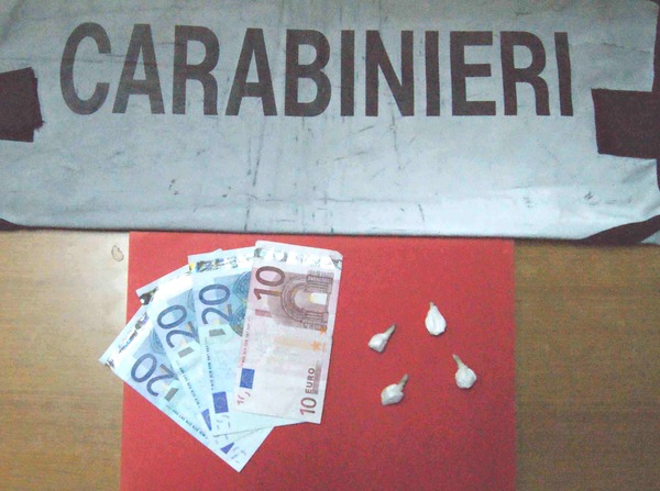 “COCA” IN PIAZZA : ARRESTATO COMISANO