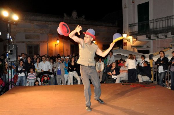 IBLA BUSKERS ENTRA NEL VIVO DELLA FESTA