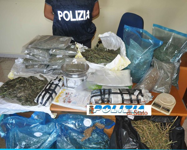 50888 DOSI RICAVABILI DALLA MARIJUANA SEQUESTRATA DALLA POLIZIA