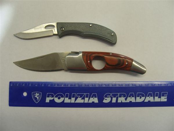 DENUNCIATI TRE PLURIPREGIUDICATI PER PORTO ABUSIVO DI COLTELLI