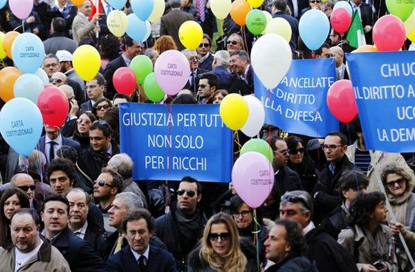 IL CODACONS ADERISCE ALLO SCIOPERO DEGLI AVVOCATI, STAMANI 10MILA IN CORTEO A ROMA