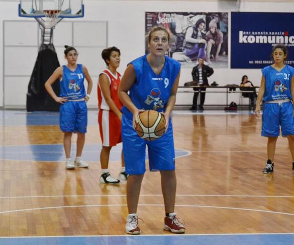 LA CHAMPION RAGUSA CADE CON LA CASTANEA