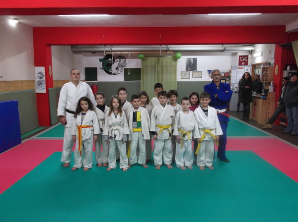 IL MAESTRO DISTEFANO TRA I MINI ATLETI DELLA  KO-SEN RAGUSA