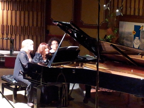 PIANOFORTE A SEI MANI PER EMOZIONARE ED INCANTARE