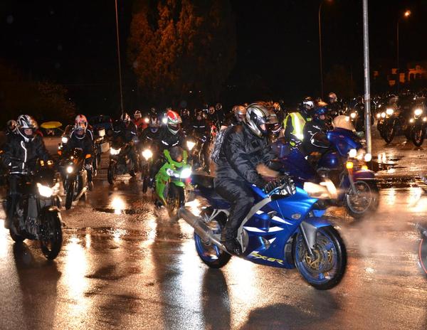 AL VIA LA 10ª ON THE ROAD IN THE NIGHT