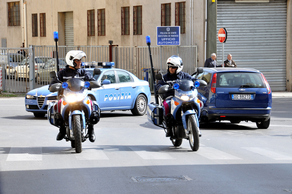 LA SQUADRA VOLANTI DELLA QUESTURA DI RAGUSA HA IDENTIFICATO E DENUNCIATO UNA LADRA