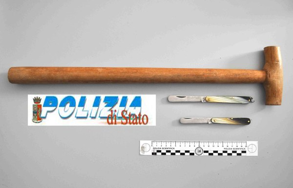 COLTELLI E MAZZA DI LEGNO