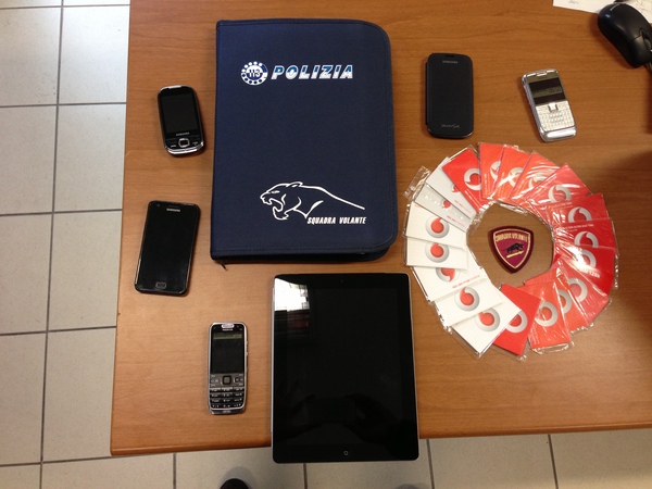 LA SQUADRA VOLANTI DELLA QUESTURA DI RAGUSA, HA COLTO IN FLAGRANZA DI REATO DUE GIOVANI MENTRE EFFETTUAVANO UN FURTO SU AUTO