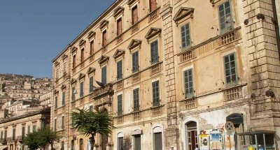 MODICA, IL SINDACO BUSCEMA INCONTRA NELLI SCILABRA PER DISCUTERE DELLA SITUAZIONE DEL LICEO CLASSICO ‘CAMPAILLA’