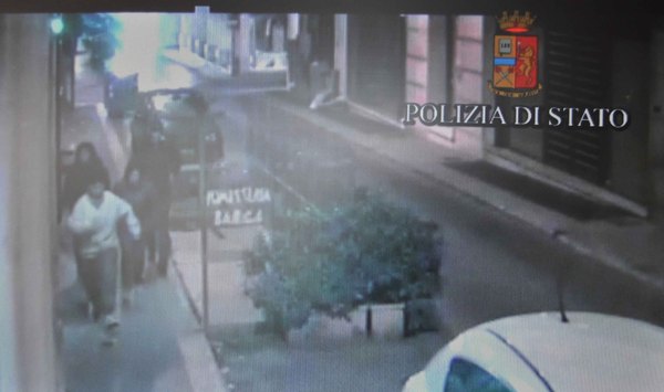 DENUNCIATI GLI AUTORI DEGLI INCENDI AI CASSONETTI
