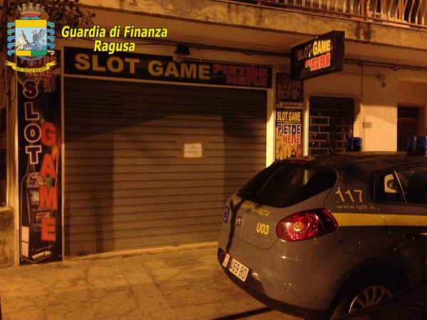 GUARDIA DI FINANZA SOSPENDE LICENZA AD UNA SALA GIOCHI DI POZZALLO