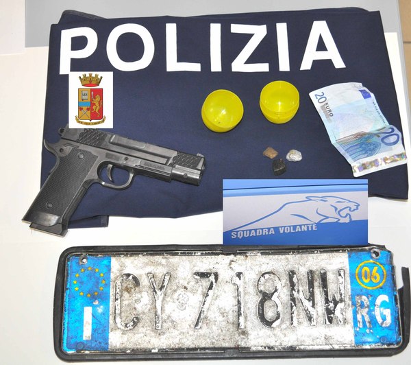 GLI UOMINI DELLA SQUADRA VOLANTI DELLA QUESTURA DI RAGUSA ARRESTANO UNO SPACCIATORE PREGIUDICATO