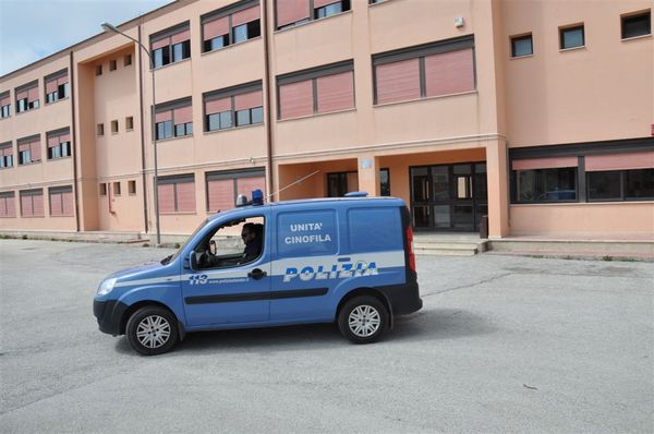 ARRESTATI PRESSO UN ISTITUTO SCOLASTICO DI RAGUSA, DUE GIOVANI STUDENTI E DENUNCIATO UN ALTRO MINORE D’ETÀ.