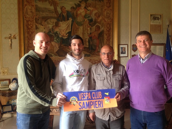 IL CAMPIONE OLIMPICO GIORGIO AVOLA SOCIO ONORARIO DEL VESPA CLUB SAMPIERI