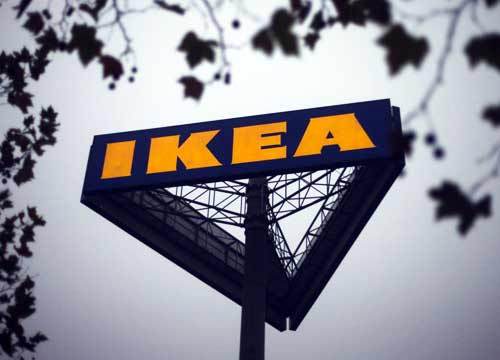 California: bimbo morto schiacciato da una cassettiera Ikea: l’azienda risarcirà 46 milioni di dollari ai genitori