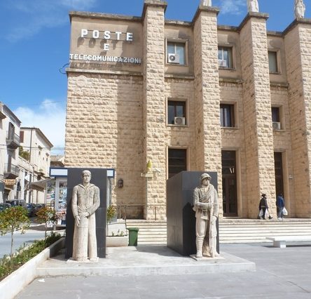 Lavoratori in presidio in Piazza Poste a Ragusa ogni sabato