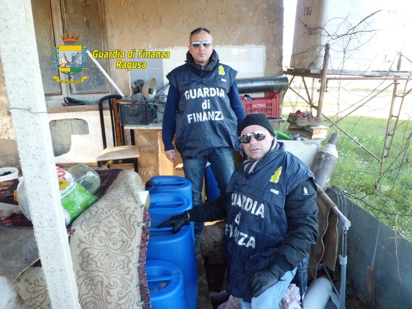 VITTORIA: LA GUARDIA DI FINANZA SEQUESTRA GASOLIO AGRICOLO DI CONTRABBANDO