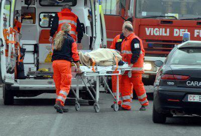 SCOGLITTI: UN UOMO SI FERISCE ALLA MANO CON MOTOSEGA