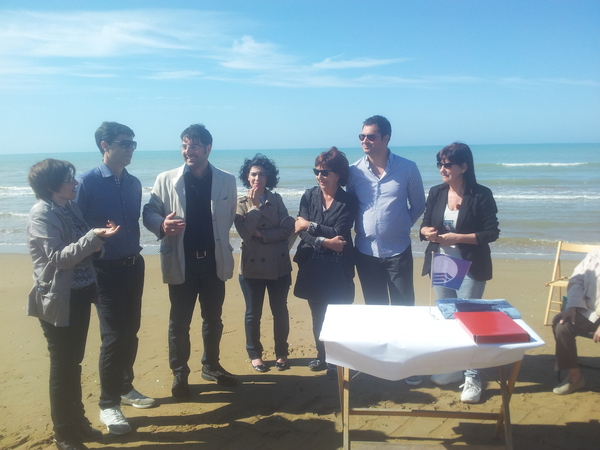 EROSIONE DELLA COSTA ISPICESE, LA TERZA COMMISSIONE CONSILIARE SI RIUNISCE IN SPIAGGIA