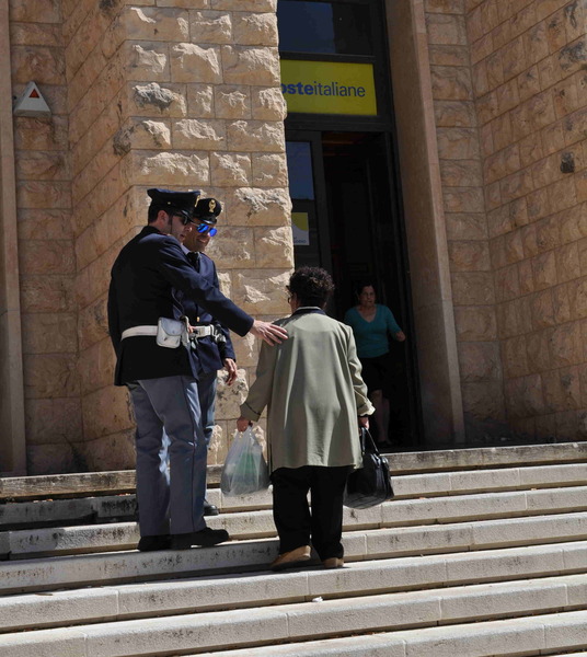 LE VOLANTI ARRESTANO  SETTE RAGAZZI A RAGUSA