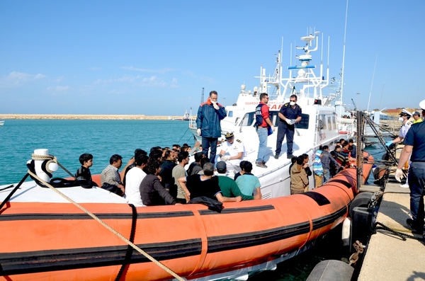 SBARCO DI 134 CLANDESTINI DI NAZIONALITÀ EGIZIANA