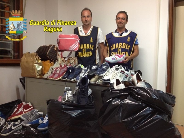 FESTA DI SAN GIOVANNI A POZZALLO SEQUESTRATE 250 SCARPE CONTRAFFATTE