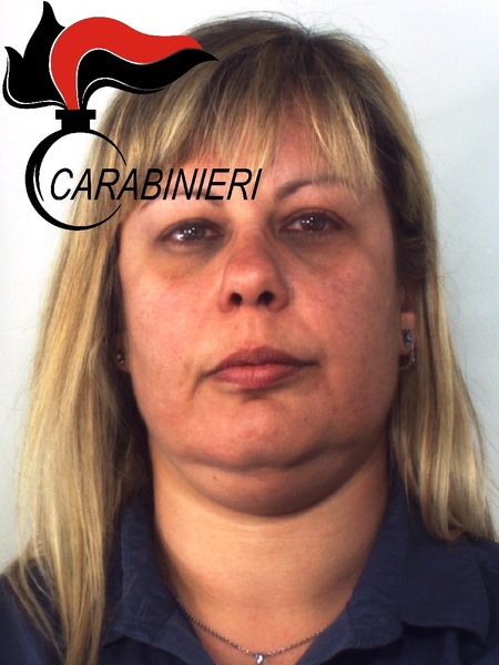 I CARABINIERI ARRESTANO SPACCIATRICE